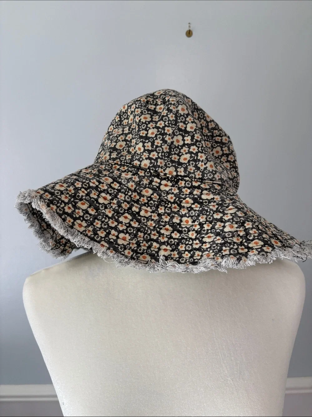 Natural Life Floral Frayed Bucket Hat Black Daisy Print Cottagecore Boho